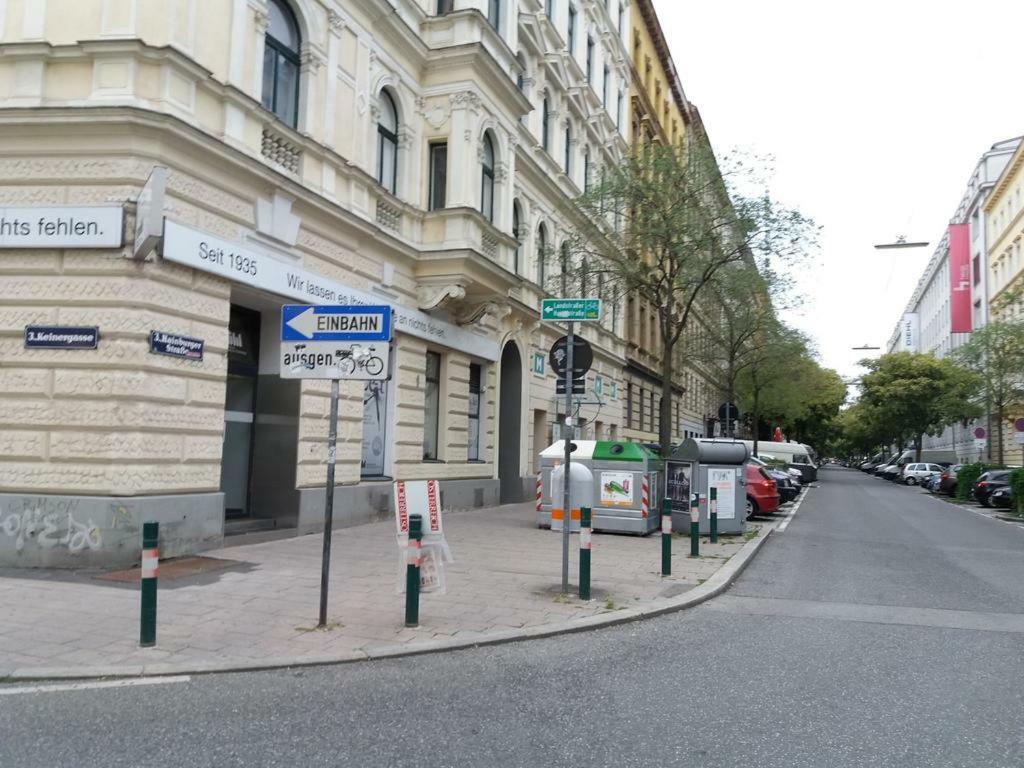 Apartament The White